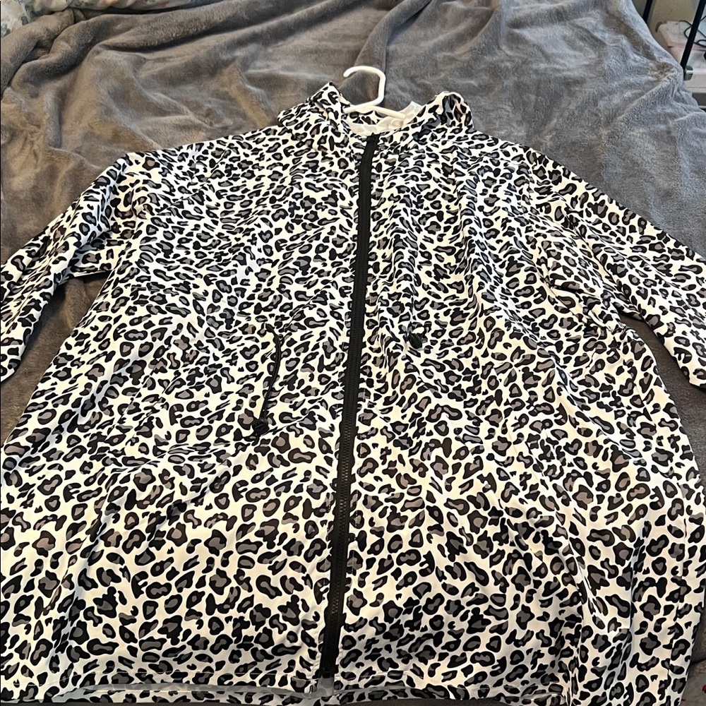 SHEIN Black and White Leopard Teddy Jacket